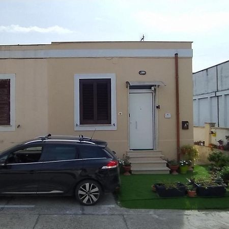 Al centro del porto Civitavecchia Exterior foto
