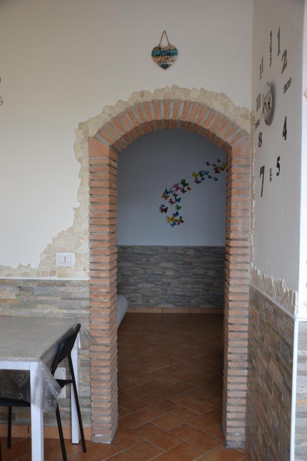 Al centro del porto Civitavecchia Exterior foto