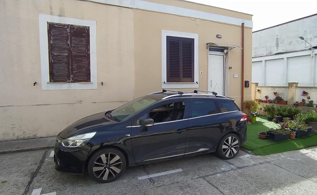 Al centro del porto Civitavecchia Exterior foto